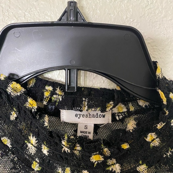 Sunflowers 🌻 Black Blouse - Picture 2 of 3